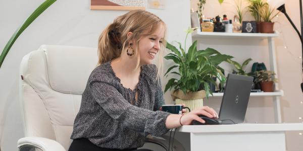 Grace, Change 100 intern, working from her bedroom